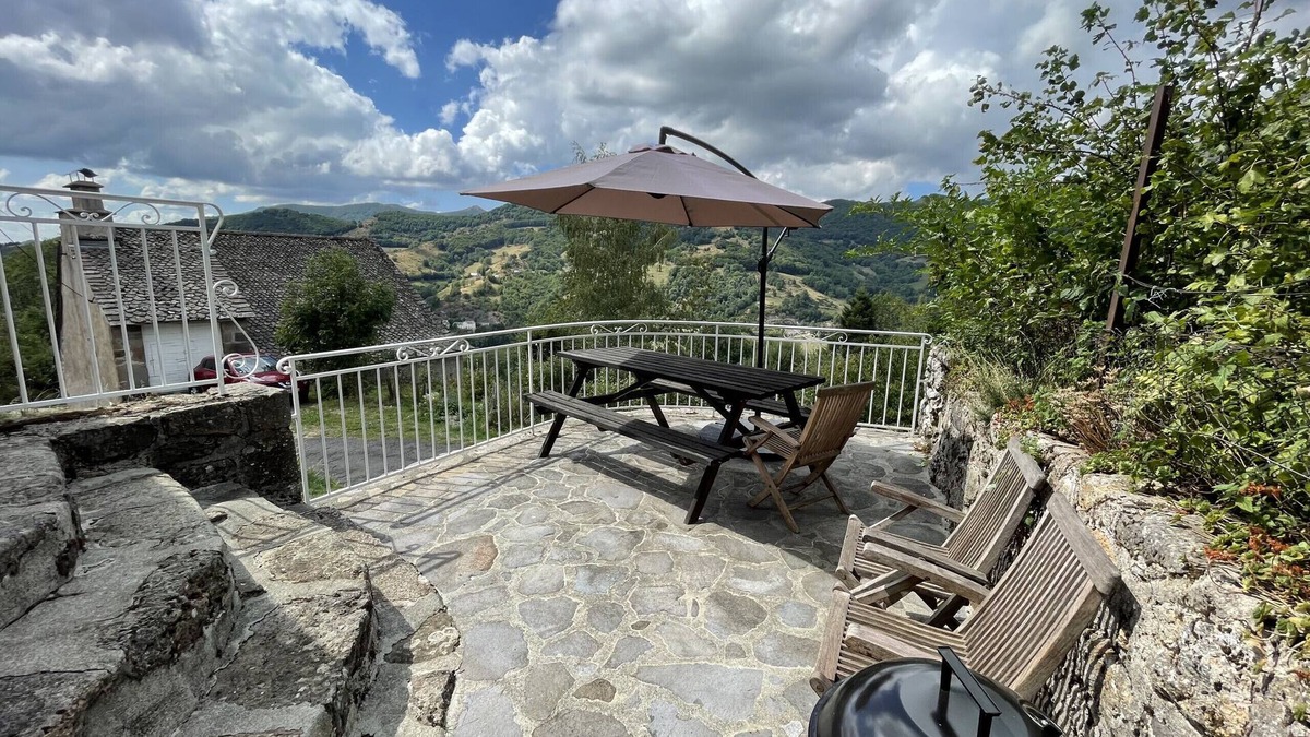 Saint-Jacques-des-Blats House | Gîte aux gardes - aux pieds des montagnes