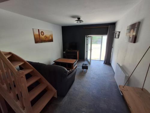 Salles-en-Toulon Apartment | Gîte au milieu de la campagne