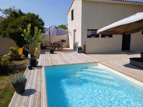 Baignes-Sainte-Radegonde House | Gîte avec piscine chauffée, jardin clos et WiFi à Baignes - FR-1-653-264
