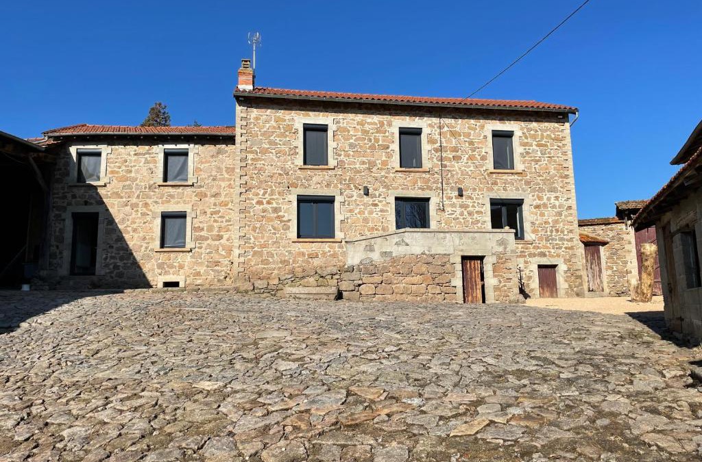 Saint-Martin-Lestra House | Gîte chez GAREL 15 personnes avec spa