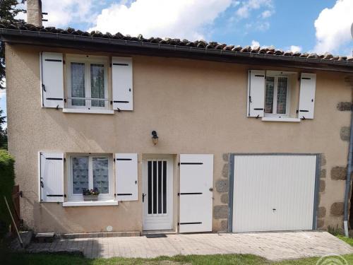 Saint-Jean-la-Vetre House | Gîte confortable à Saint-Jean-la-Vêtre avec animaux acceptés - FR-1-496-248