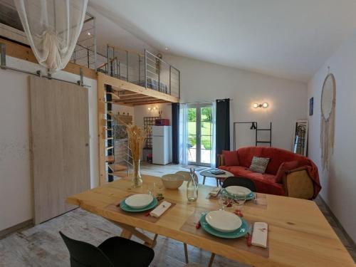 Chateauneuf-sur-Charente Apartment | Gîte cosy avec terrasse privative, jardin et activités nature à proximité - FR-1-653-259