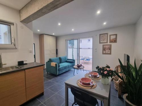 Montrond-les-Bains House | Gîte cosy à Montrond-les-Bains proche thermes, avec parking - FR-1-496-342