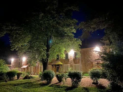 Souvigny House | Gîte de charme à Souvigny avec jardin et animaux acceptés - FR-1-489-583