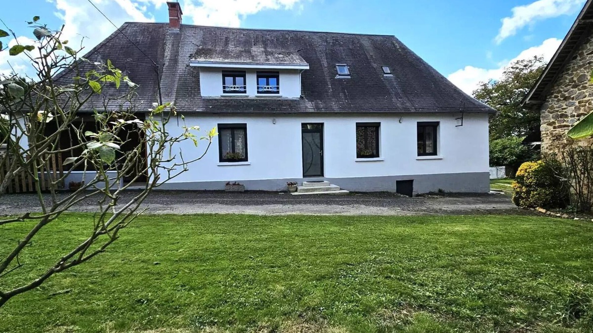Salon-la-Tour Villa | Gîte de France 11 people