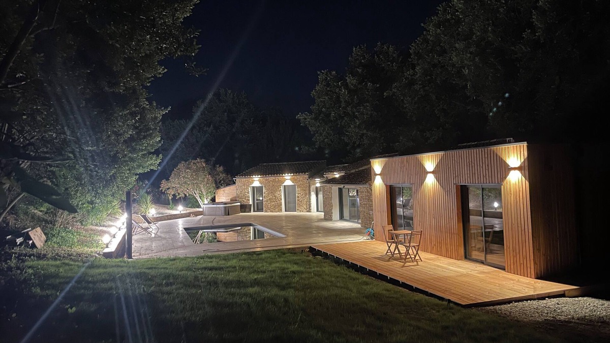 Bourg-Saint-Andeol Villa | Gîte du kélou, sauna, swimming pool and spa, near the Ardèche gorge!