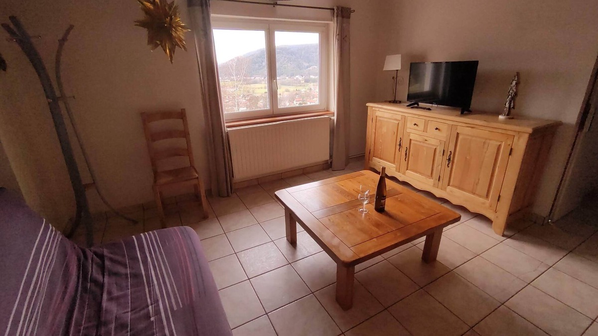 Dommartin-les-Remiremont Cottage | Gîte Elena with Spa Jacuzzi Sauna Fishing pond