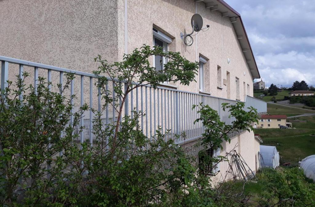 Saint-Romain-en-Jarez House | Gîte en campagne avec grand séjour et jardin - FR-1-496-295