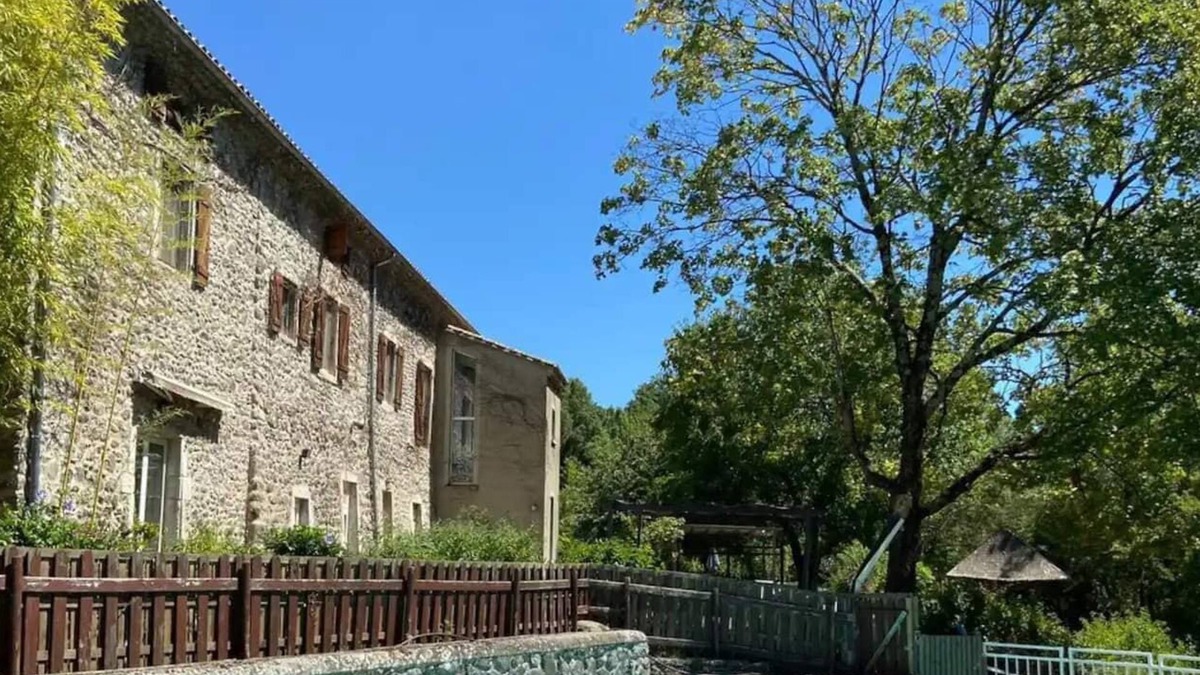 Rochessauve House | Gîte l'Ardèche en Bord de Rivière avec Cascade - Domaine au Ch'ti Ardéchois