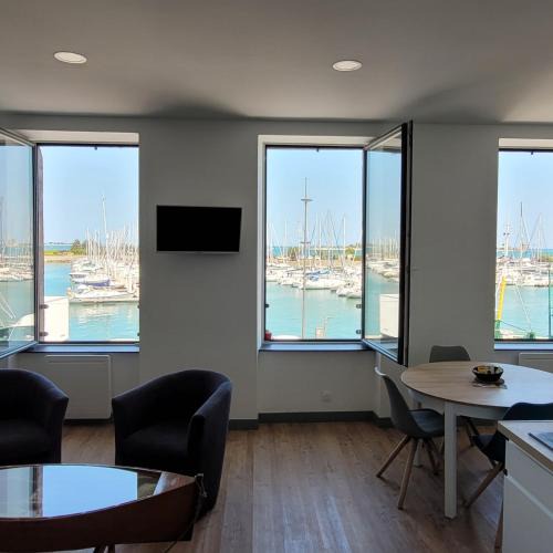 Saint-Vaast-la-Hougue Apartment | Gîte la rose des vents N 1