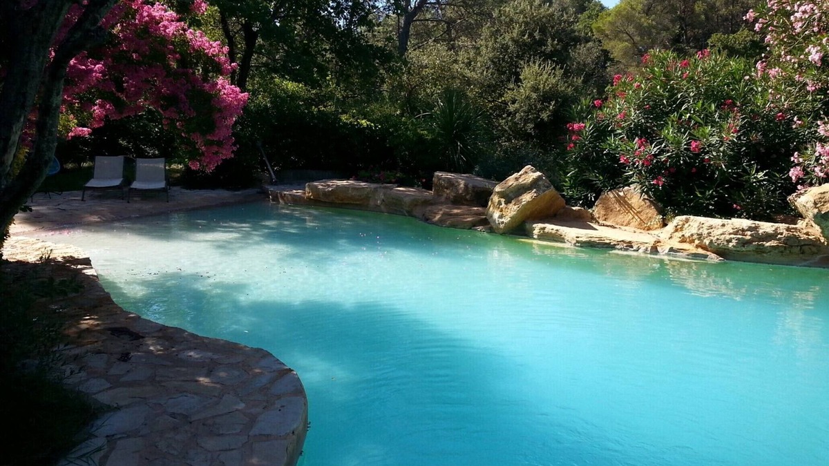 Piolenc Cottage | Gîte la "Suite Coloniale" 2 rooms - 45 m², Terrace and private garden.