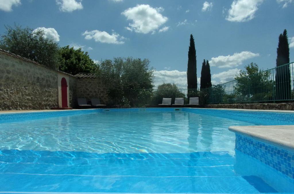 Joyeuse Bed & Breakfast | Gîte le MAGNAN, 50 m2, charme, nature, terrasse, piscine chauffée, sud Ardèche