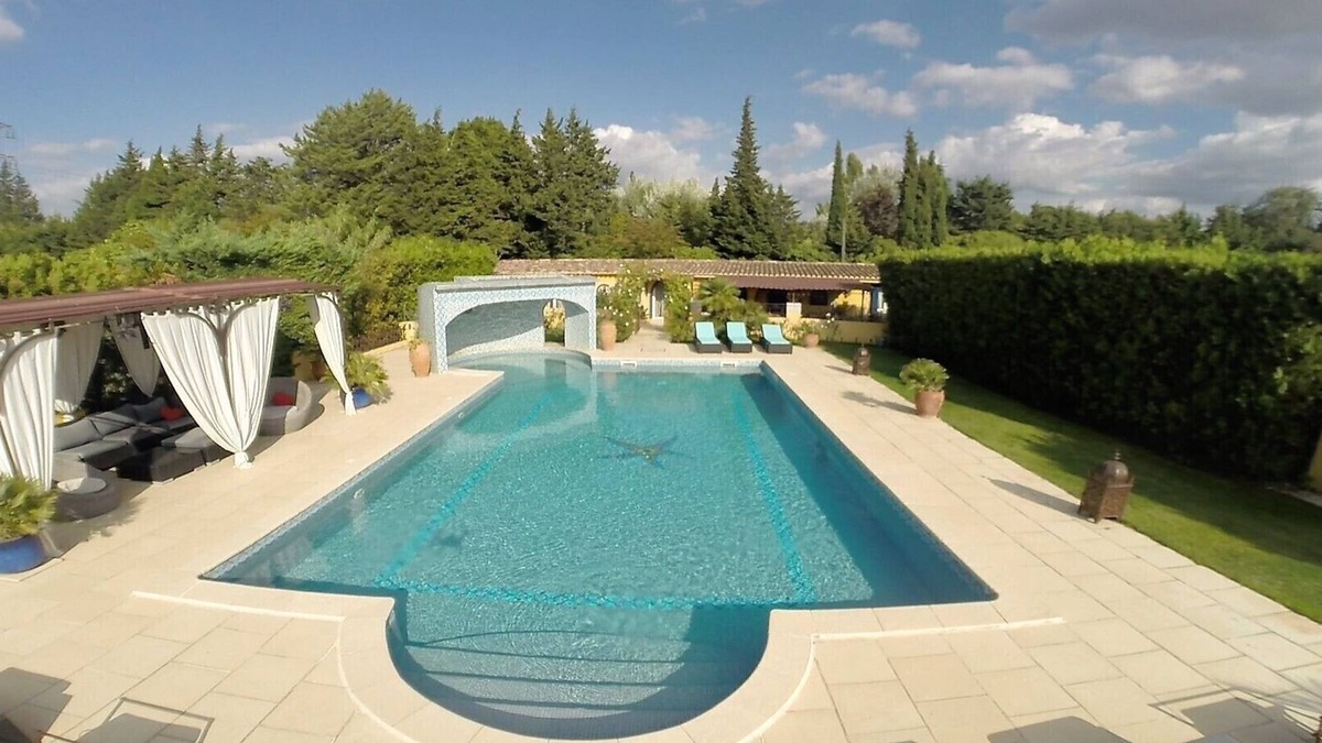Carpentras House | Gîte Le RIAD quiet vacation home swimming pool and jacuzzi garden Carpentras