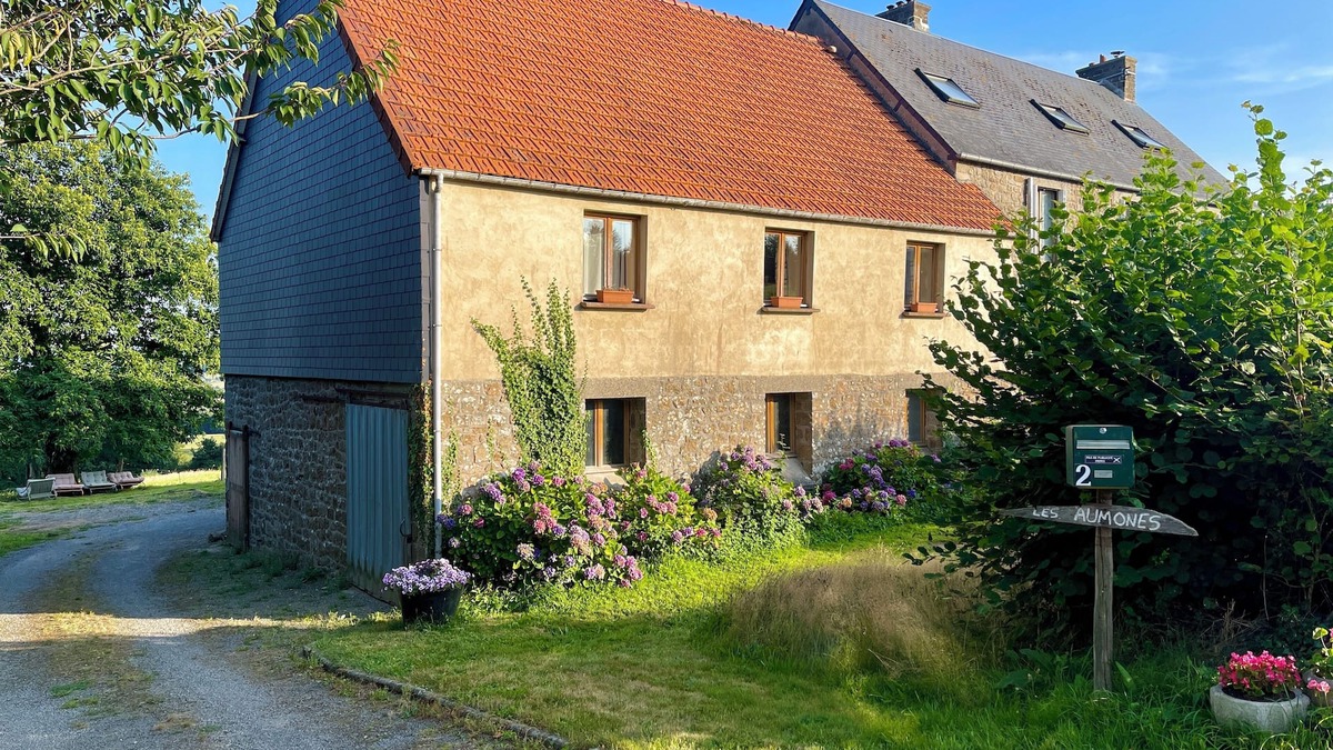 Perriers-en-Beauficel Cottage | Gîte Les Aumônes