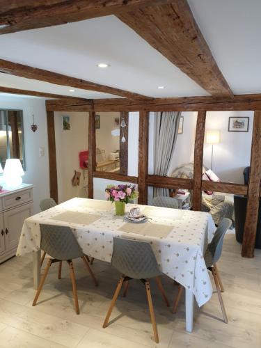 Guemar Villa | Gîte, Maison indépendante "Chez Yvette et André" 2 à 6 pers, Ribeauvillé à 3 km, Colmar à 10 km