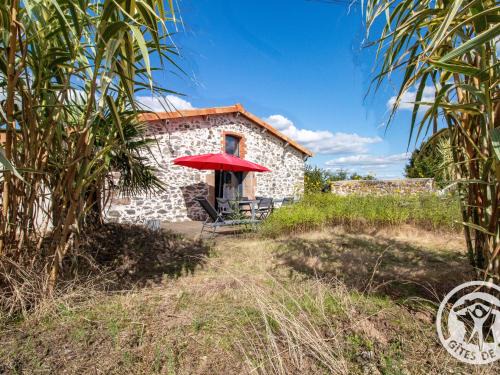 La Renaudiere House | Gîte Moderne et Confortable Proche Cholet, Nantes et Puy du Fou, avec Terrasse et Près d'un Étang - FR-1-622-43