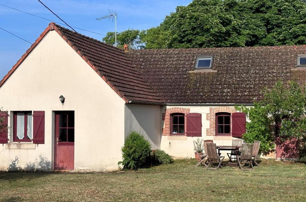 Toulon-sur-Allier House | Gîte paisible près de Moulins avec jardin, poêle à bois et parking - FR-1-489-463