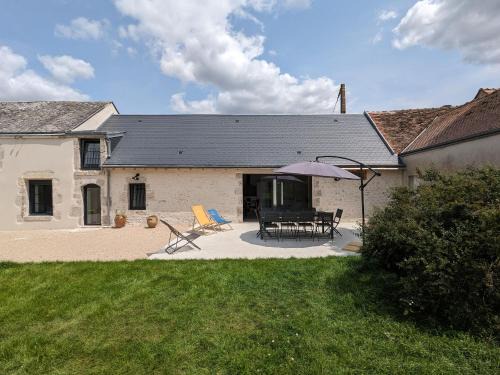 Huisseau-sur-Mauves House | Gîte spacieux et rénové avec jardin, proche châteaux de la Loire, pour 10 pers. - FR-1-590-361