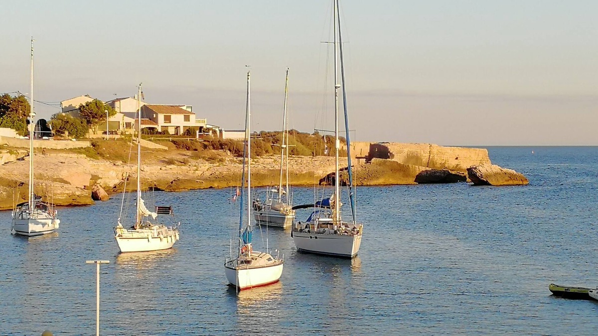 Martigues Apartment | Gîte T3 - magnificent sea view - beach 50 m