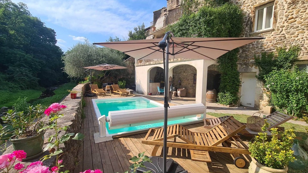 Saint-Jean-de-Valeriscle Apartment | Gîtes "Les terrasses" + room "La source" - 2 night stay
