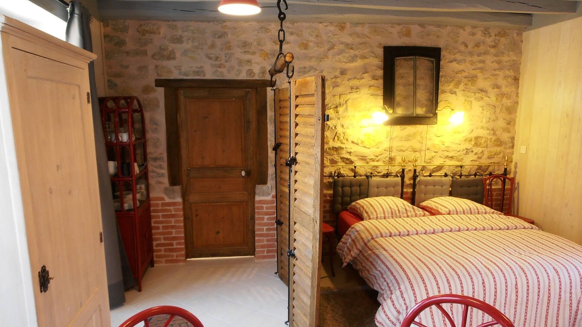 Decize Cottage | Gîtes, Maisonette, guest room, bikes welcome, DECIZE
