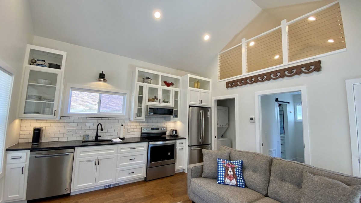 Cody House | G.F. Wiard Cottage, recently built, pet friendly/fully fenced yard, walking distance to downtown!