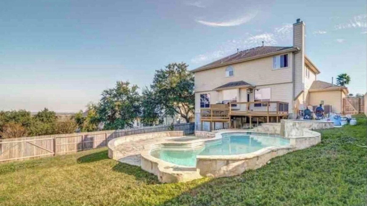 San Antonio House | G-L-A-M Home in Alamo Ranch