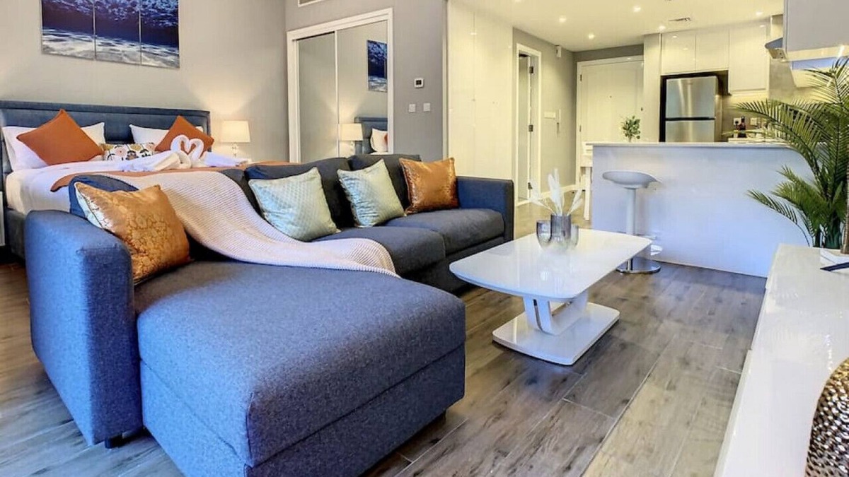 Motor City Apartment | G04 Dickens Circus 1 · Stylish Studio Apartment in Motor City