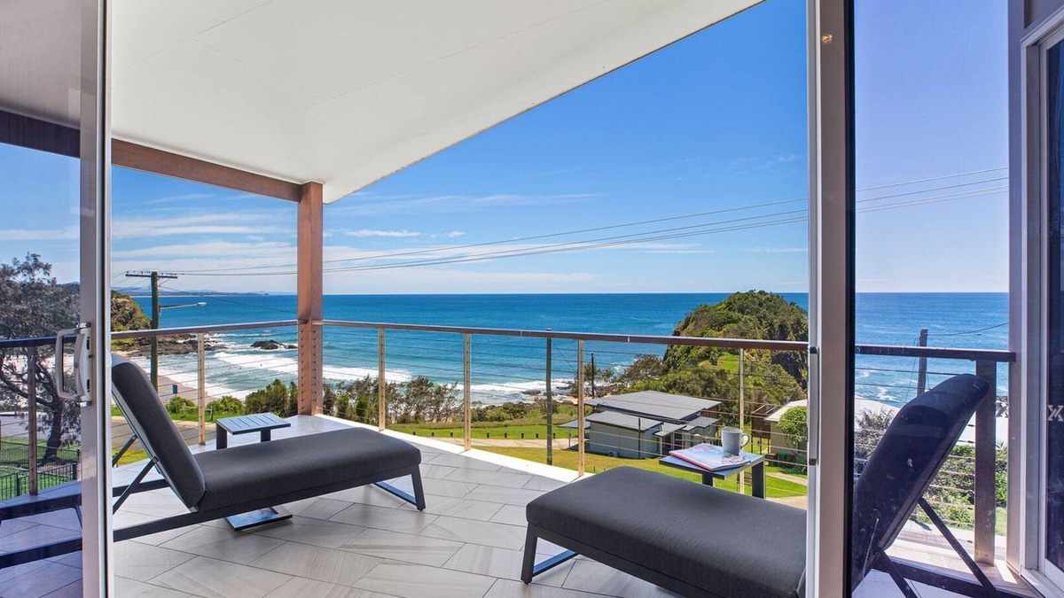 Scotts Head House | Gaagal Lookout - step out onto the balcony with panoramic views of the famous Elephant Head.