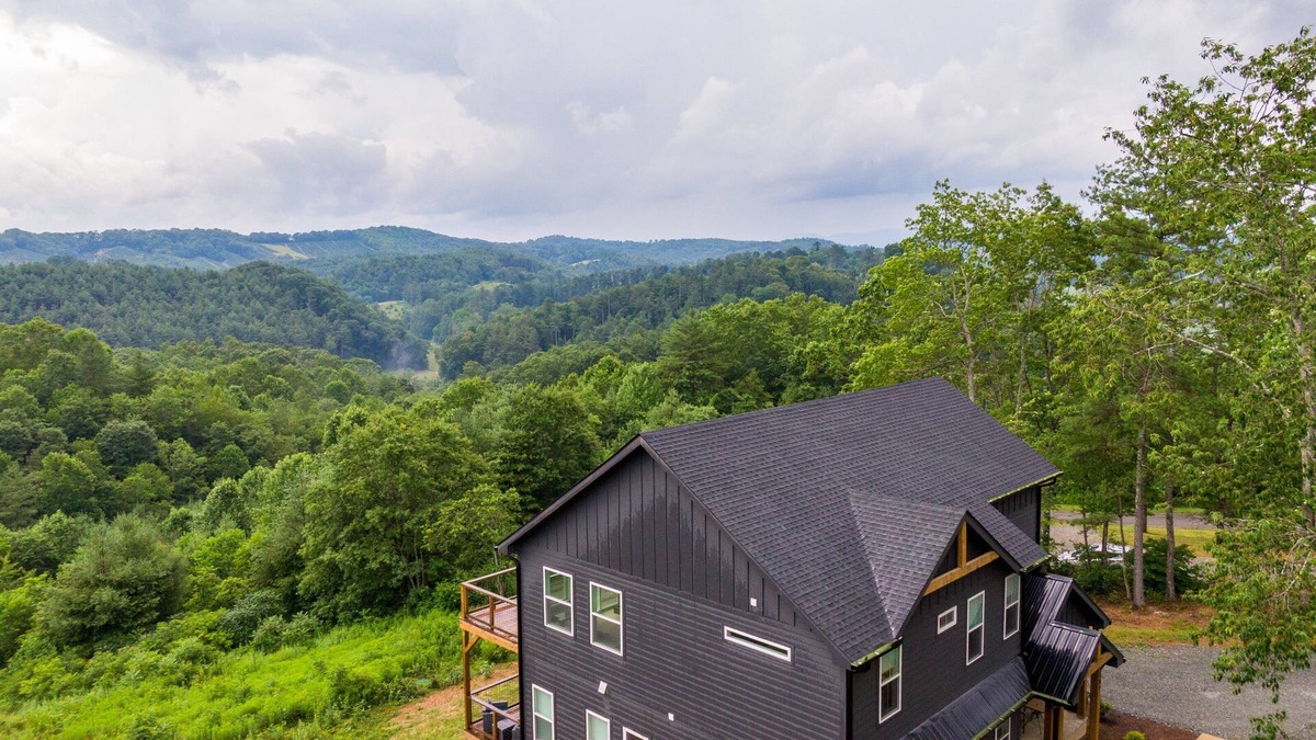Edens Gate House | Gabby's Getaway! Hot tub, mtn views, nearby river, and game tables