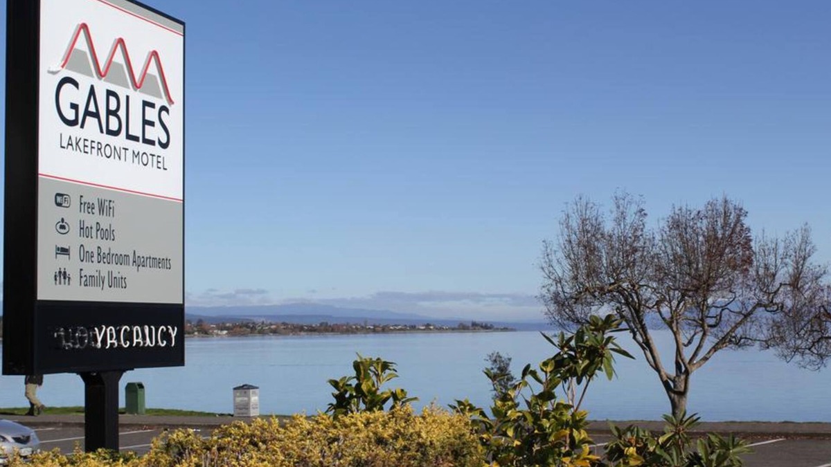 Taupo Hotel | Gables Lakefront Resort