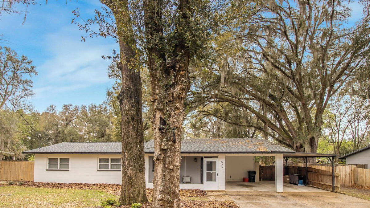 Gainesville House | Gainesville Getaway - Spacious, Fire Pit & Yard!