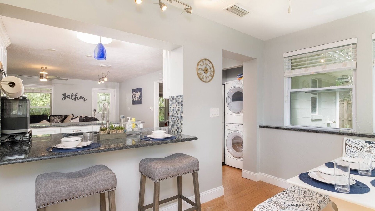 Gainesville House | Gainesville Style - King and Queen 2B/2B walk to UF