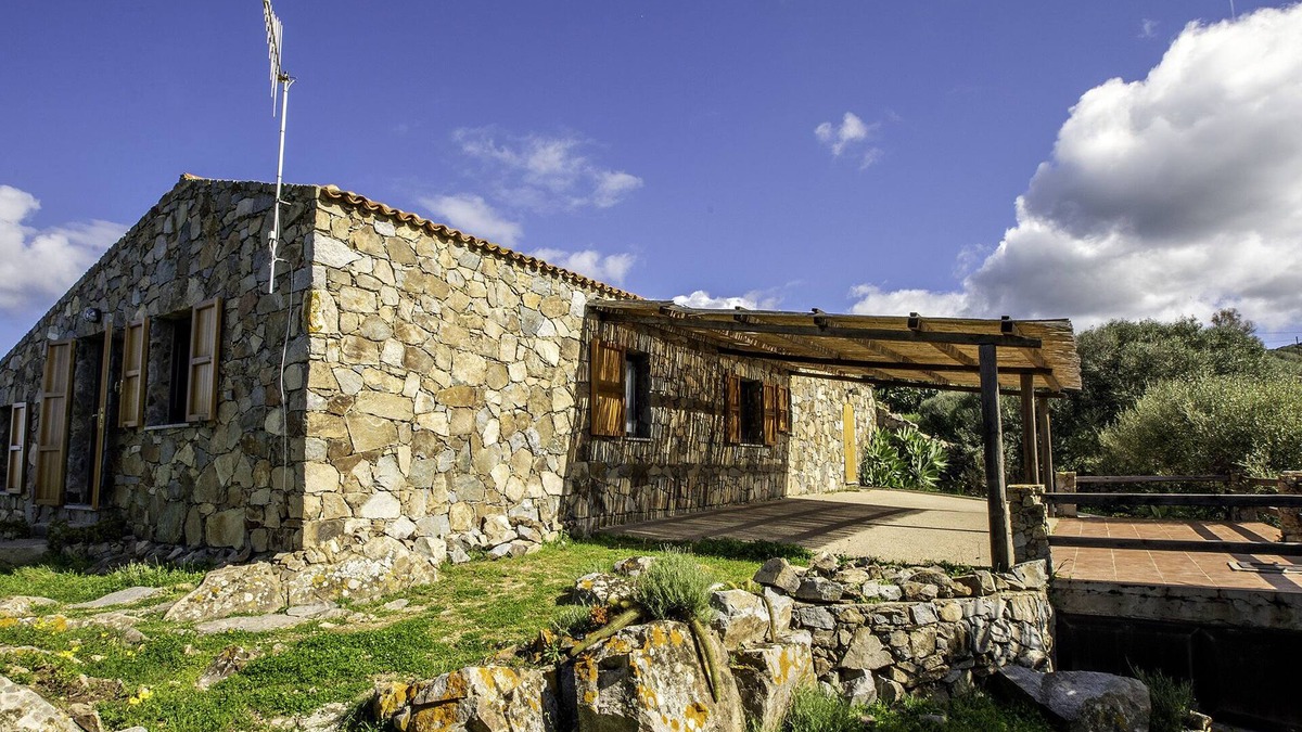 Trinita d'Agultu e Vignola House | Gallurese stazzu in the countryside with sea view above Li Feruli