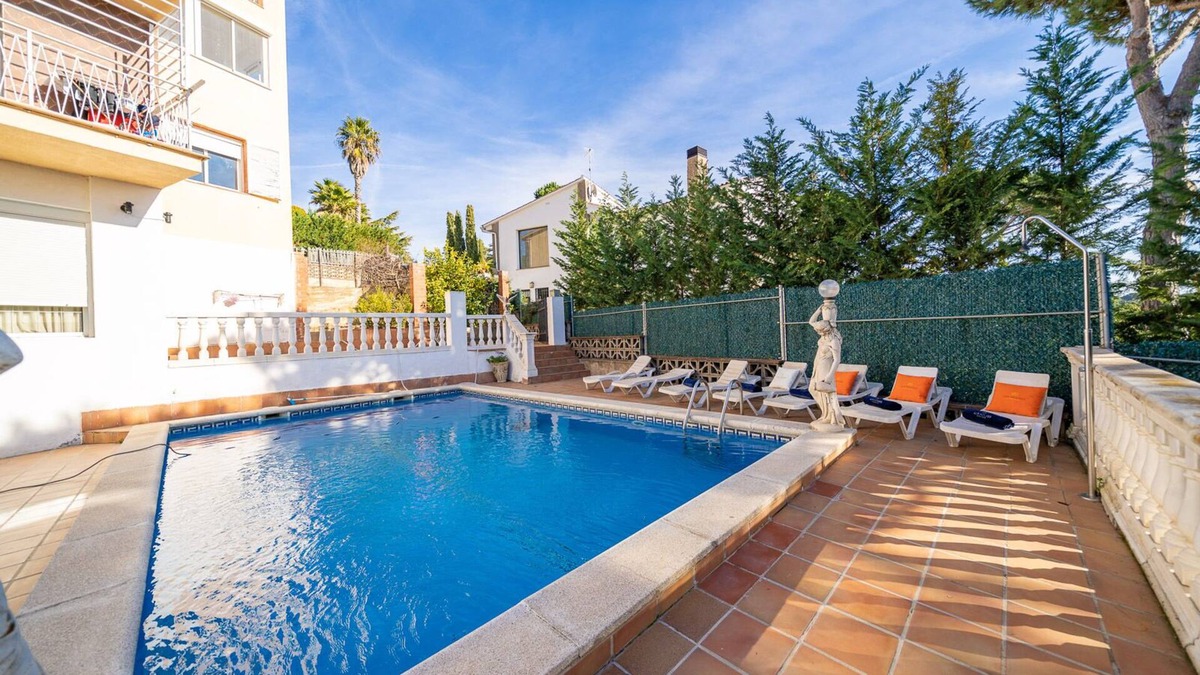 Condado del Jaruco Villa | GALA LUX, VILLA WITH POOL IN URBANISATION NEAR THE CENTER OF LLORET DE MAR