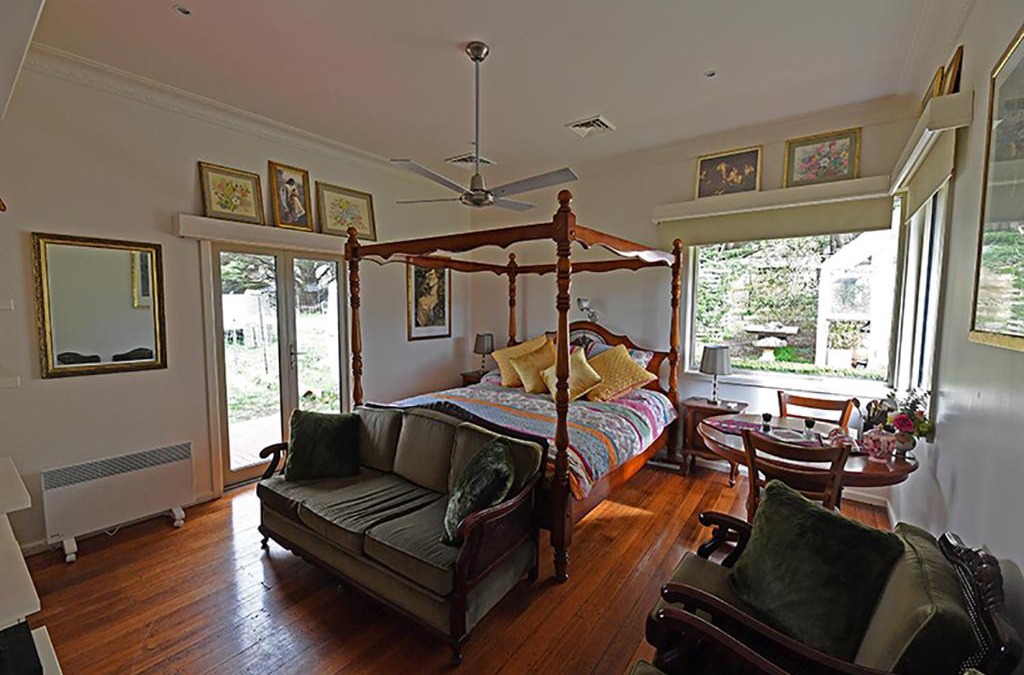 Limonite Bed & Breakfast | Galahad's Animal Sanctuary B&B