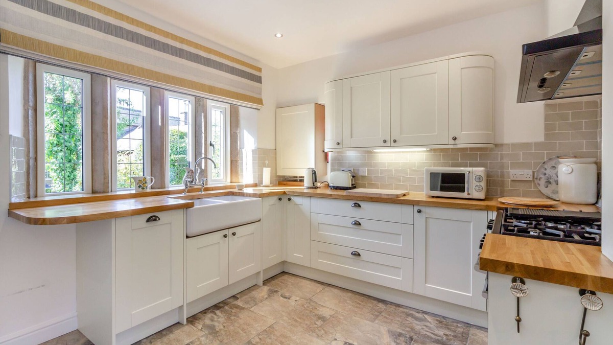 Calver Cottage | GALEN CROFT, family friendly, with open fire in Curbar