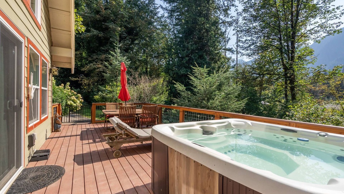 Gold Bar House | Galena's Getaway: Spacious & bright riverfront home in Cascades w/hot tub on gorgeous 3 acres