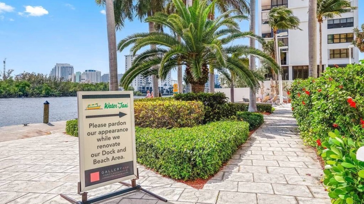 Birch Park Finger Streets Hotel | Galleria Mall Hotel Walk to the Beach