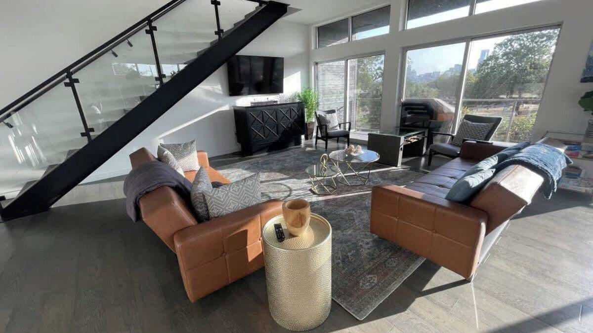 Central East Austin Apartment | Game Day Penthouse Steps from UT Sports