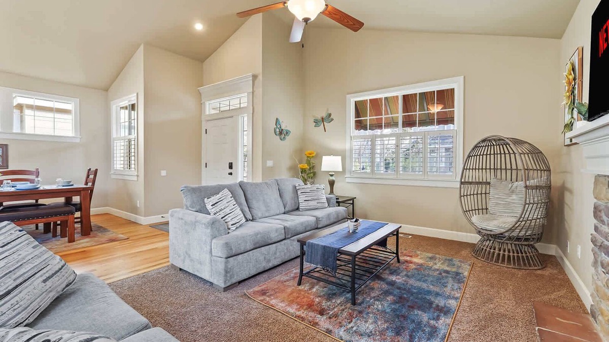 Meridian House | Game room | 3BR | Outdoor Seating BBQ