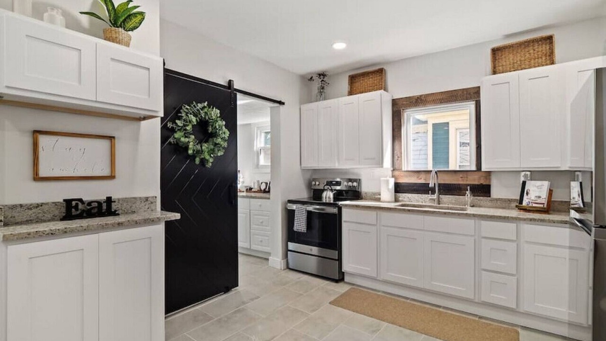 Detroit - Shoreway House | Game Room! 7 Min To Downtown CLE!