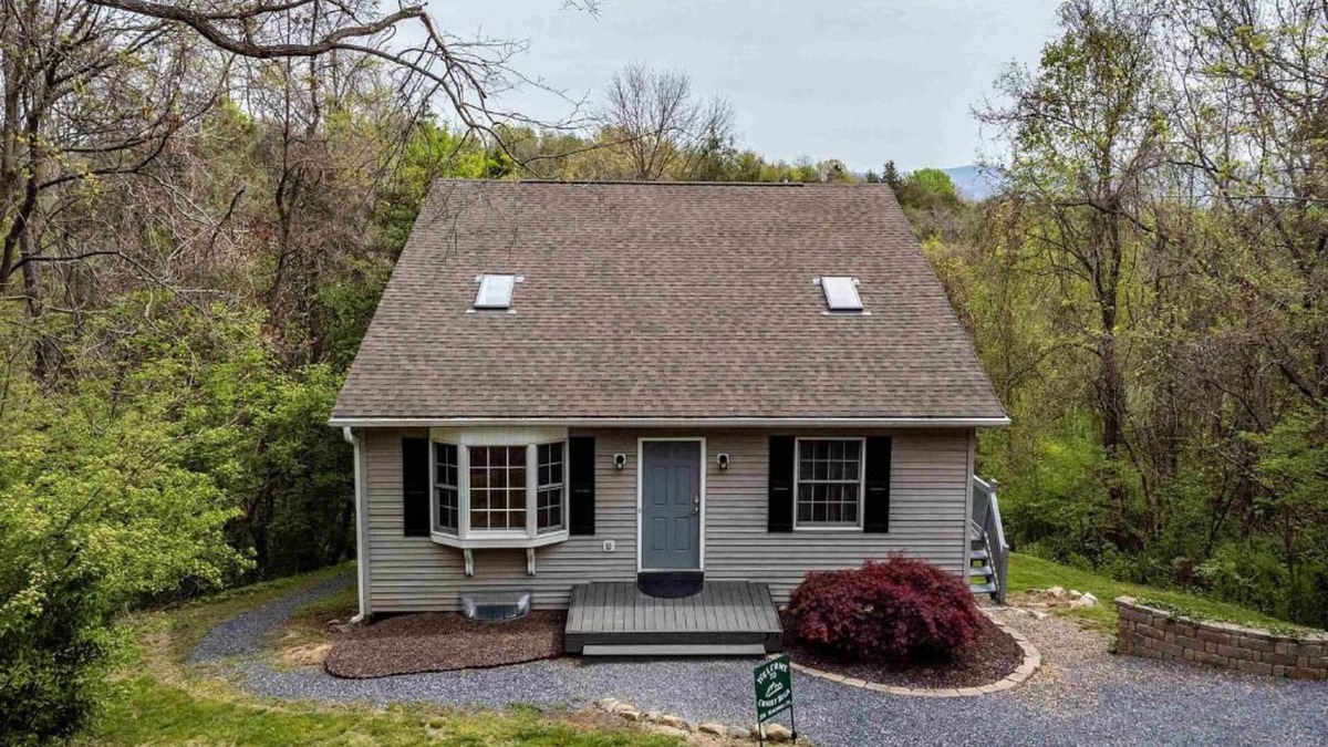 McGaheysville House | Game Room, fire pit, close to slopes!