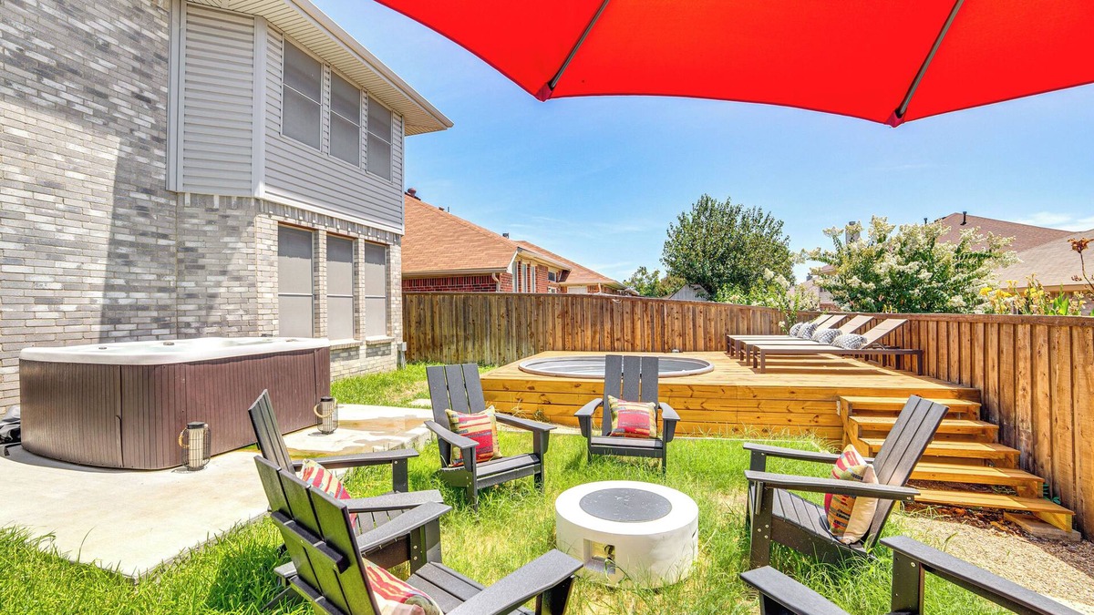 South Arlington House | Game Room, Hot Tub & Pool! Grand Prairie Getaway