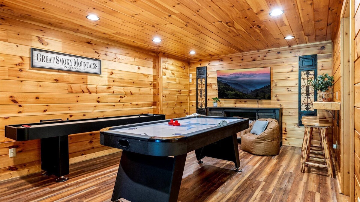 Pigeon Forge Resort | Game Room~ HotTub~ Dollywood 3 Miles~Outdoor Pool