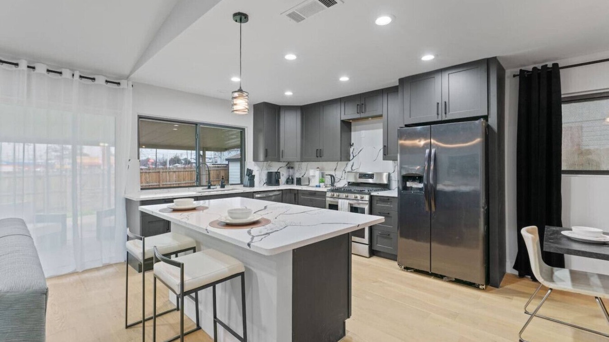 MLK Apartment | Game Room - Lux Spacious Home