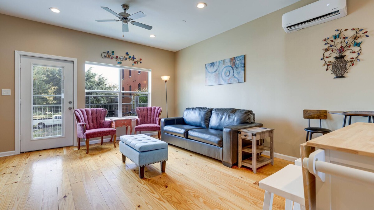 Central Business District Condo | Game Room w/Pool Table! Downtown Mobile Condo