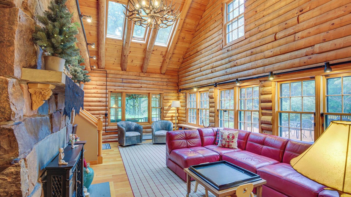 Accord Cabin | Game Room w/Speakeasy Saloon: Accord Retreat