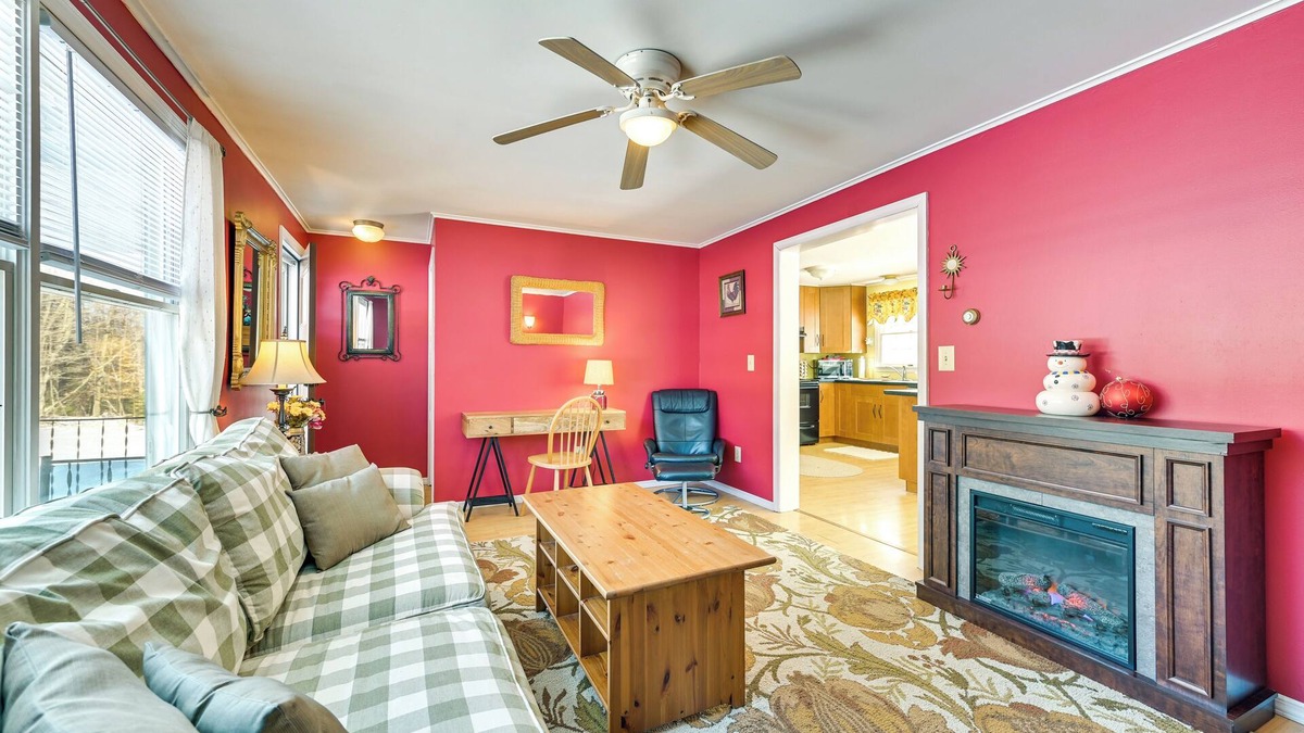 North Creek Cottage | Game Room & Yard: Charming North Creek Home!