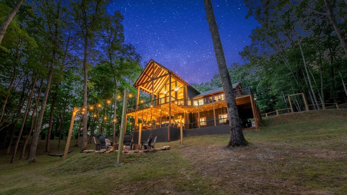 Blue Ridge Cabin | Game & Theater RM/Pool table/Firepit/HotTub/EV Car Charger/Generator/New build